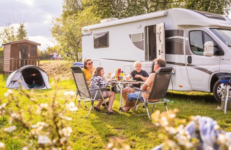 Emplacement confort avec point d'eau et cabane Ranger