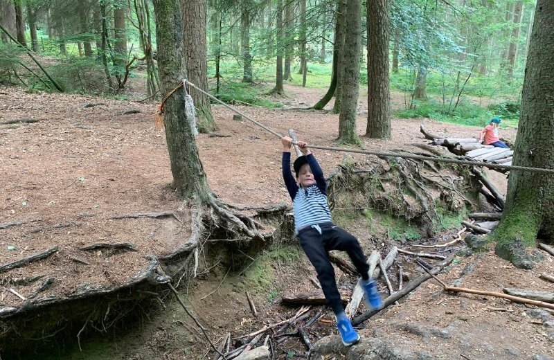 Klimmen en klauteren met de ardennen rangers op camping bertrix